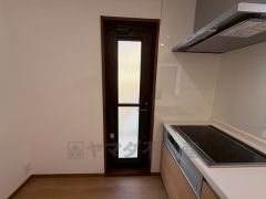 外に一時的にゴミを置くことができ、室内を清潔に保てます。