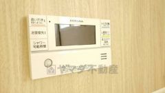 湯量・湯温の設定、そして保温までワンタッチのフルオートバス。便利な追い炊き機能付きです。