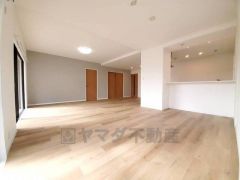 温かみのある雰囲気と、キッチンでの作業性を兼ね備え、家族の笑顔あふれる団らんのひと時をお過ごしいただける設計になっています。