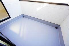 陽当たりの良いバルコニーです。お洗濯やお布団干しはもちろん、日光浴スペースにも。足元は防水工事施工済です。