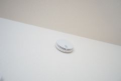 火災発生をいち早く知らせてくれる火災報知器は標準装備です。