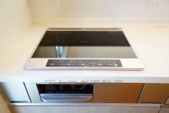 汚れてもサッとふける、お手入れのしやすいIHクッキングヒーター。オール電化なので経済的です。