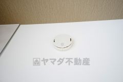 火災発生をいち早く知らせてくれる火災報知器は標準装備です。