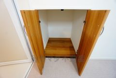便利な洗面室収納。散らかりがちなバスタオルや清掃用品、化粧品や予備のシャンプー等もきれいに整頓できますね。
