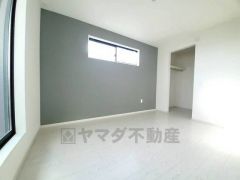 ご夫婦お二人のプライベートシーンを演出する寝室は、大容量のウォークインクローゼット付き。