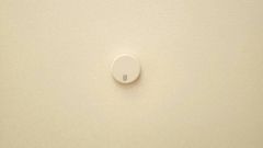 火災発生をいち早く知らせてくれる火災報知器は標準装備です。