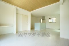 家族が集まる開放的なリビング。思い思いの時間を過ごしたり、家族みんなで食事をしたり、素敵な団らんの場になりますね＾＾