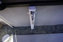 お車の洗車や外壁のお掃除をする際に便利な外水栓。