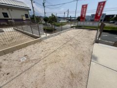 お庭付き＾＾日光浴やガーデニングはもちろん、お子さまの外遊びの場としても＾＾リビングからも様子が見守れるので安心です＾＾