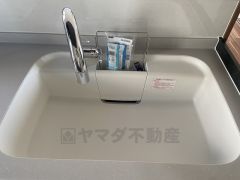 広々とした凸型シンクに洗剤ポケットを標準装備。大きなお鍋など洗いやすいです。