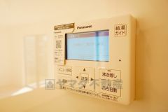 キッチン横からボタンひとつで操作が楽々。