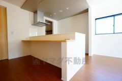 断熱性能の窓ガラスを採用。省エネ、光熱費カットにも貢献します。夏は涼しく、冬は暖かく快適に過ごせますよ＾＾