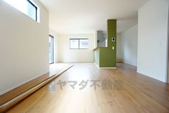 温かみのある雰囲気と、キッチンでの作業性を兼ね備え、家族の笑顔あふれる団らんのひと時をお過ごしいただける設計になっています。