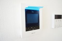 防犯性、セキュリティ対策に安心できるテレビモニター付きインターフォンです。セールスマン対策にもなり安心できます。