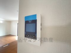 防犯性、セキュリティ対策に安心できるテレビモニター付きインターフォンです。セールスマン対策にもなり安心できます。
