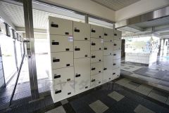 不在時でも荷物が受け取れる宅配ボックス完備。共働きの家庭や外出の多い方に便利。お子様の留守番中も安心ですね＾＾