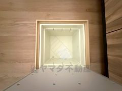 キッチンにある床下収納は、居住スペースを減らさずに買い置きの調味料や非常食などを保管することができます。