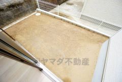 庭に柵や木を植えて視線を遮れば、プライバシーが保たれたステキな空間になりそうですね＾＾