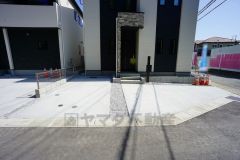 駐車スペースはゆとりある2台分を確保。マイカー用に、お客さま用に、余裕を持ってご利用いただけます。