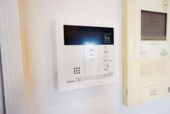 キッチン横からボタンひとつで操作が楽々。