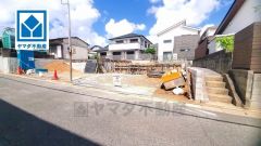 現地（2025年9月5日）撮影。天神行バス停まで徒歩3分で、都心へのアクセスの幅が広がります。毎日の通勤・通学・買い物がしやすく、快適に過ごせます。