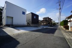 住人以外の車の進入も少なく、小さなお子様を持つご家庭にも安心です。