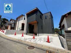 香椎花園前駅徒歩6分、都心へのアクセス良好。スーパーやコンビニなども近く周辺環境充実。快適でゆとりのある生活空間で新生活を始めましょう^^