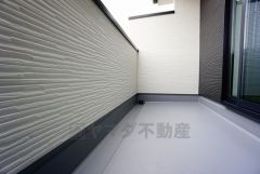 陽当たりの良いバルコニーです。お洗濯やお布団干しはもちろん、日光浴スペースにも。