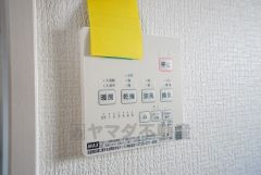 雨の日の洗濯も安心できる浴室暖房乾燥機付き浴室。リモコンで操作もボタン1つで簡単。