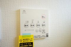 浴室暖房乾燥機付き＾＾梅雨の時期や花粉、PM2.5が酷いときなどの洗濯を干すのに重宝しそうですね＾＾