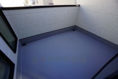 陽当たりの良いバルコニーです。お洗濯やお布団干しはもちろん、日光浴スペースにも。足元は防水工事施工済です。