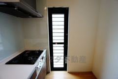 同仕様写真。外に一時的にゴミを置くことができ、室内を清潔に保てます。