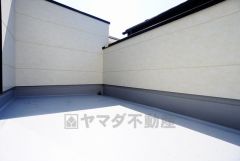 陽当たりの良いバルコニーです。お洗濯やお布団干しはもちろん、日光浴スペースにも。