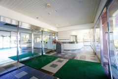 エントランス内に管理人室があると、不審者の侵入防止につながります。さらにオートロック付きで、防犯性アップ。