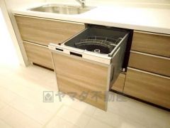 時間を大幅に短縮できる食器洗浄乾燥機付きキッチンです＾＾冬場の洗い物で手荒れの悩みもなくなります。