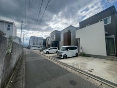 大型車の通行が少なく、騒音や振動が少ないので静かで快適な生活を送れます。