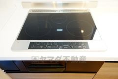 汚れてもサッとふける、お手入れのしやすいIHクッキングヒーター。オール電化なので経済的です。