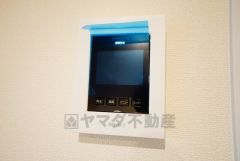 防犯性、セキュリティ対策に安心できるテレビモニター付きインターフォンです。セールスマン対策にもなり安心できます。