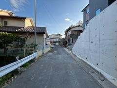 シンプルでいつまでも飽きのこないデザインが周囲の環境に調和し、どんなご家族にもフィットするデザインです。