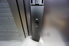 お子様を抱っこしながら簡単に開けられるのが便利なスマートキー。