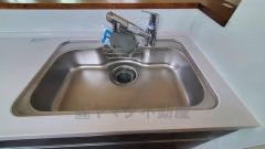 広々とした凸型シンクに洗剤ポケットを標準装備。大きなお鍋など洗いやすいです。
