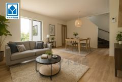 家具はイメージです。大きな窓のあるリビングは、陽光あふれる明るい空間です。居心地良く、ご家族皆がゆったり寛げる憩いの空間となりそうです。