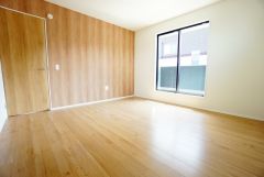 ご夫婦お二人のプライベートシーンを演出する寝室は、大容量のウォークインクローゼット付き。