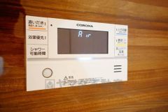 湯量・湯温の設定、そして保温までワンタッチのフルオートバス。便利な追い炊き機能付きです。