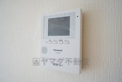 防犯性、セキュリティ対策に安心できるテレビモニター付きインターフォンです。セールスマン対策にもなり安心できます。