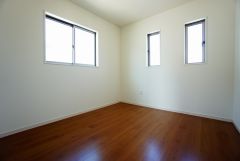同仕様写真。机やベッドを置いても広々とした空間です＾＾子供部屋としての利用もおすすめ。