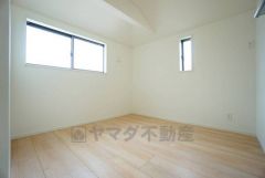 温かい光の差し込むゆとりのある居室をぜひ現地にてご確認くださいませ。