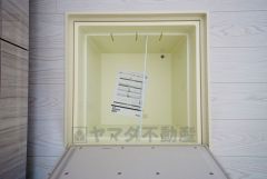 キッチンにある床下収納は、居住スペースを減らさずに買い置きの調味料や非常食などを保管することができます。