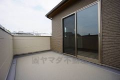 陽当たりの良いバルコニーです。お洗濯やお布団干しはもちろん、日光浴スペースにも。