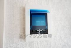 防犯性、セキュリティ対策に安心できるテレビモニター付きインターフォンです。セールスマン対策にもなり安心できます。